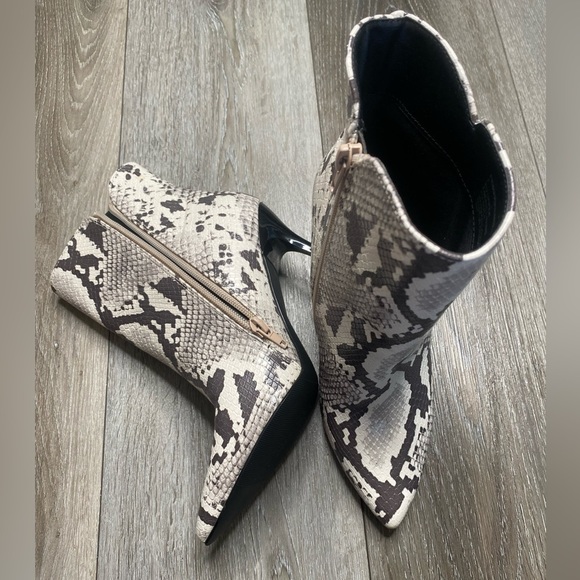 Madden Girl Snake Print Ankle Booties Pointed Toe Primpp/Prim02J1 Size 7 - Picture 12 of 16